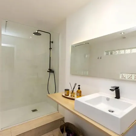 Casa Canyet Con Piscina A Un Paso De Barcelona Y La Playa