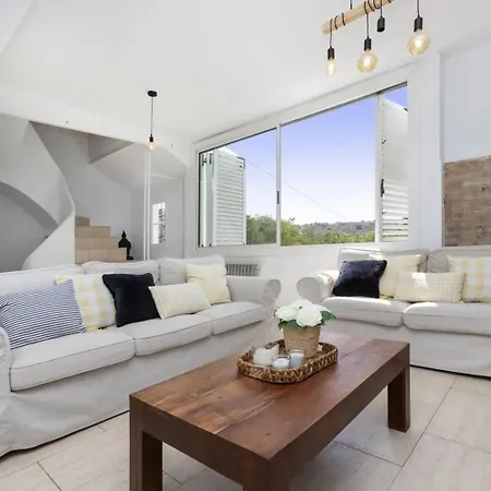 Casa Canyet Con Piscina A Un Paso De Barcelona Y La Playa Semesterbostad Badalona