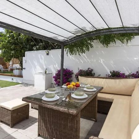 Semesterbostad Casa Canyet Con Piscina A Un Paso De Barcelona Y La Playa Badalona